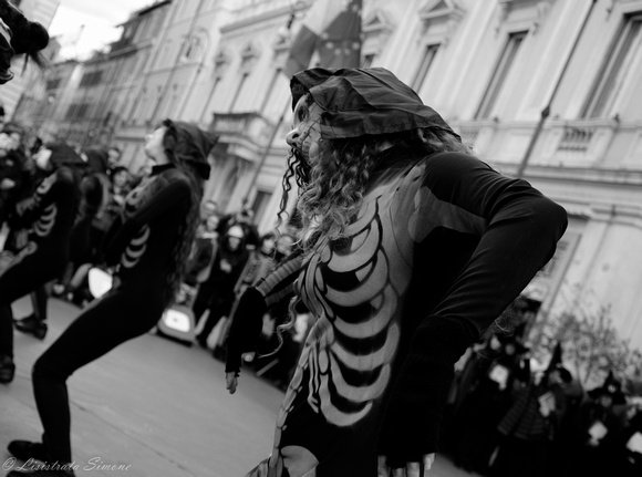 In maschera danzando tra la vita e la morte_Roma_2015